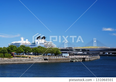 Yokohama Port coastal scenery: Elephant's Nose Park and Osanbashi Pier Yokohama Port coastal scenery: Elephant's Nose Park and Osanbashi Pier 131068501