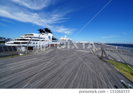 橫濱港 - 從大棧橋碼頭屋頂眺望（鯨魚後方） 131068555