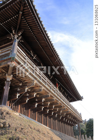東大寺二月堂，從登山走廊望去的主殿舞台 131068625