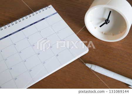時鐘和日曆時間表圖像 131069144