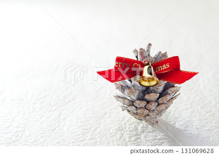 聖誕圖像,松果,白色背景,簡單圖像 聖誕圖像,松果,白色背景,簡單圖像 131069628