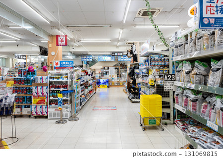 東京都三鷹市野崎港南三鷹店收銀區 東京都三鷹市野崎港南三鷹店收銀區 131069815