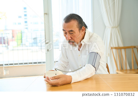 Senior measuring blood pressure Senior measuring blood pressure 131070832