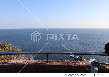 Silence beyond the fence - the boundary between the sea and the sky 131071638