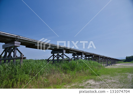 京都：從木津川寬闊的河岸眺望流水橋 5 131074704