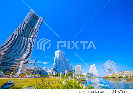 Yokohama cityscape in Japan, in front of Sakuragicho Station. Views of the Yokohama Landmark Tower and the Ferris wheel. A ray of hope for tomorrow. Yokohama cityscape in Japan, in front of Sakuragicho Station. Views of the Yokohama Landmark Tower and the Ferris wheel. A ray of hope for tomorrow. 131075534
