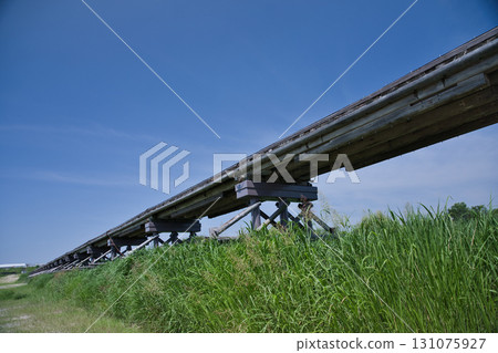 京都:從木津川寬闊的河岸眺望12座浮橋 京都:從木津川寬闊的河岸眺望12座浮橋 131075927