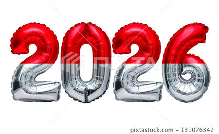 帶有摩納哥國旗圖案的氣球，形狀為數字 2026。白色背景 131076342