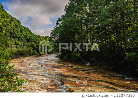The flow of the mountain stream decorating the white silk floor 131077386
