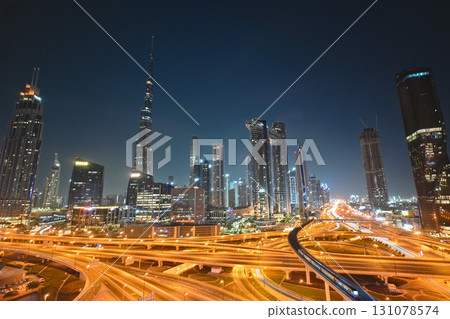 夜晚的哈利法塔和摩天大樓 / 杜拜，阿拉伯聯合大公國 (UAE) 131078574