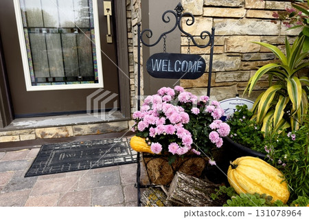 Welcome Sign with Autumn Flowers 131078964