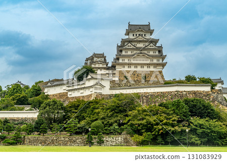 藍天和姬路城堡 131083929