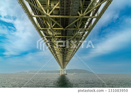從舞子公園眺望明石海峽大橋和淡路島 從舞子公園眺望明石海峽大橋和淡路島 131083950