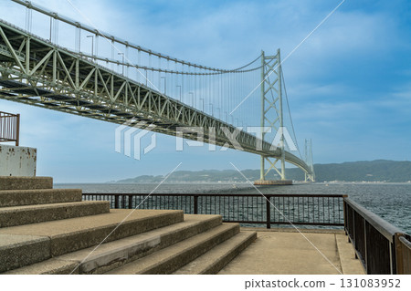 Akashi Kaikyo Bridge and Awaji Island seen from Maiko Park 131083952