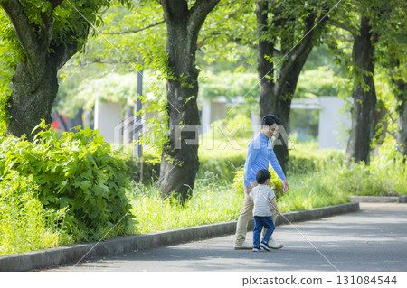Family walking in the fresh green park Family walking in the fresh green park 131084544
