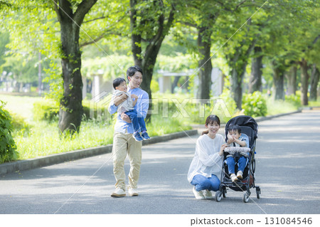 Family walking in the fresh green park 131084546