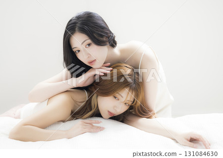 Friendly beauty sister 131084630