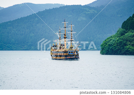 航行於蘆之湖的海盜船勝利號 131084806