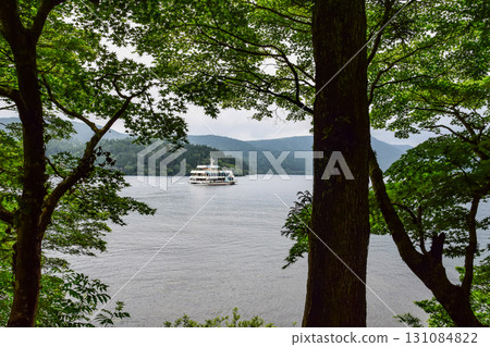 蘆之湖上的觀光船 131084822