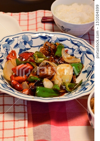 Delicious sweet and sour chicken 131084899