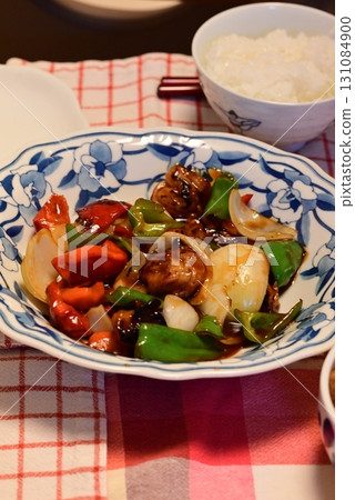 Delicious sweet and sour chicken 131084900
