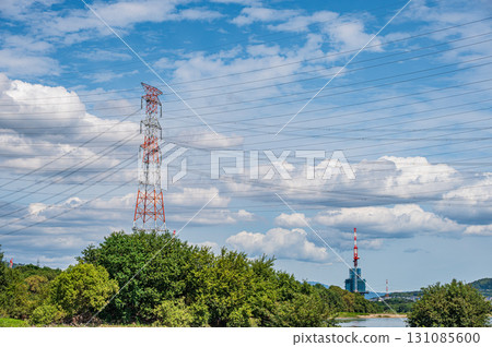 Steel tower standing on the banks of the Yodo River, Takatsuki City, Osaka Prefecture 131085600