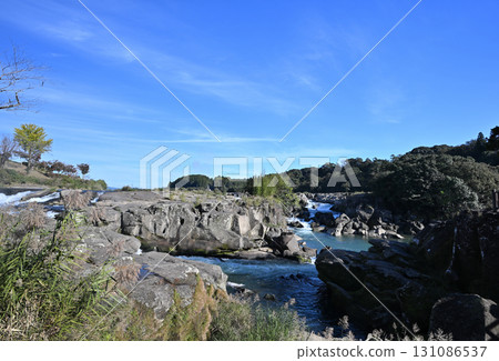 Blue sky and Niagara Falls scenery 131086537