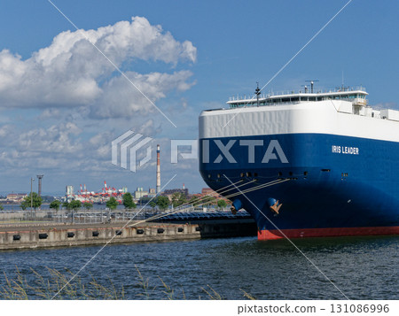 Car carrier at Kinjo Pier in Nagoya 131086996