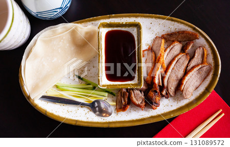 Peking duck with sauce and chinese pancakes Peking duck with sauce and chinese pancakes 131089572