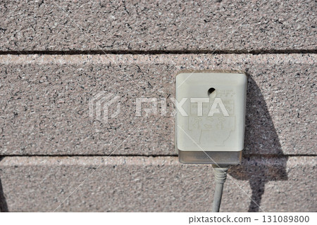 Waterproof outdoor outlet for home use 131089800