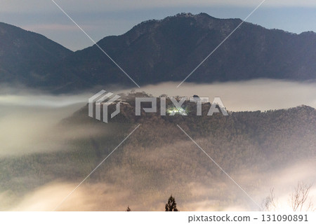 Hyogo Prefecture: Takeda Castle ruins floating in a sea of clouds at night Hyogo Prefecture: Takeda Castle ruins floating in a sea of clouds at night 131090891