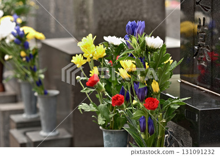 佛花獻給墳墓 131091232