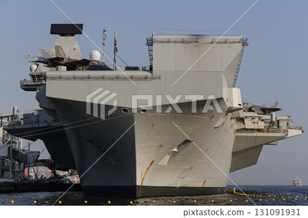 英國航空母艦威爾斯親王號停靠東京國際郵輪碼頭 131091931