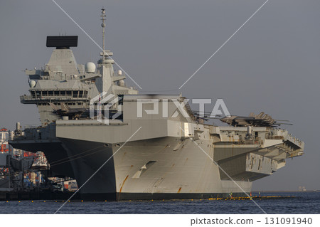 英國航空母艦威爾斯親王號停靠東京國際郵輪碼頭 131091940