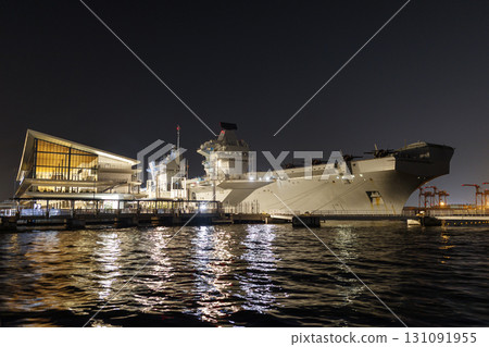 英國航空母艦威爾斯親王號停靠東京國際郵輪碼頭 131091955