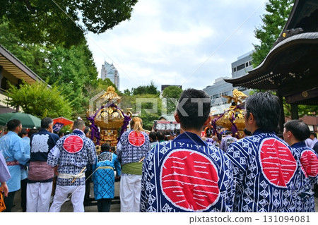 Shinjuku Jyusansha Kumano Shrine Annual Festival Miya-dashi (distribution of parades) Tokyo 131094081