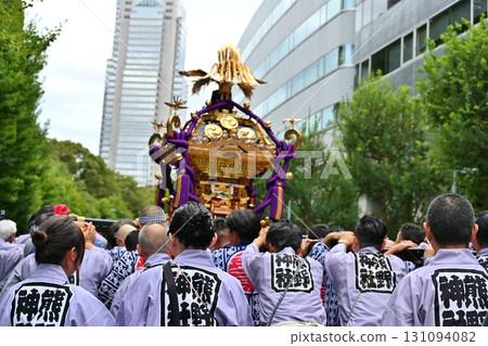 Mikoshi procession at the annual festival of Shinjuku Jyusansha Kumano Shrine, Tokyo 131094082