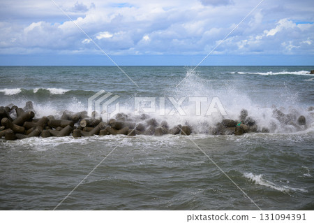 Wave-breaking blocks along the Sea of Japan coast during the equinox 131094391