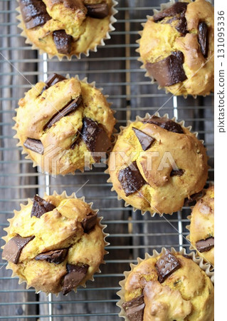 自製巧克力塊南瓜鬆餅 131095336