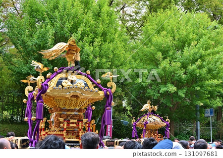 東京新宿十三社熊野神社年度祭祀活動上的神轎遊行 東京新宿十三社熊野神社年度祭祀活動上的神轎遊行 131097681
