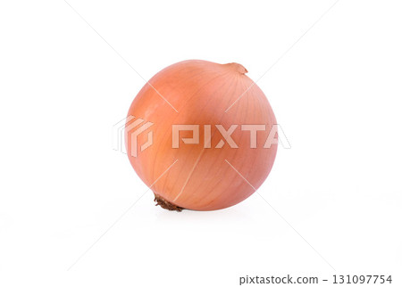 Onions isolated on white background 131097754