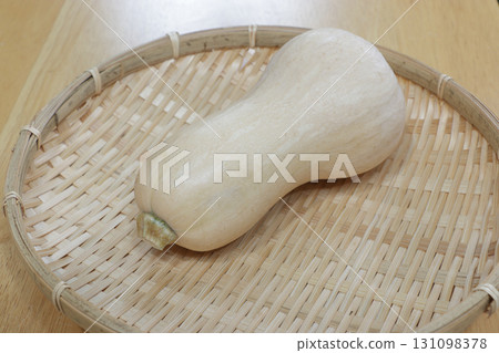 Butter nut pumpkin 131098378