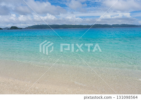 從古座間味海灘眺望渡嘉敷島 131098564