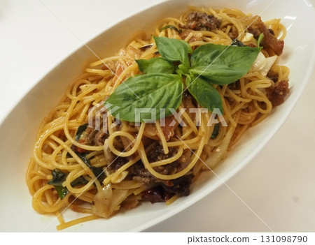 培根豬肉辣椒，我妻子的家常菜，在家吃飯，幸福的家庭 131098790