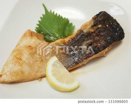 味醂鮭魚,老婆的家常菜,在家吃晚餐,一家人幸福 味醂鮭魚,老婆的家常菜,在家吃晚餐,一家人幸福 131098805