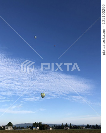 Balloons floating in the autumn sky_01 Balloons floating in the autumn sky_01 131100296