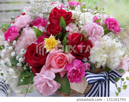 Arrangement of roses and carnations 131101793