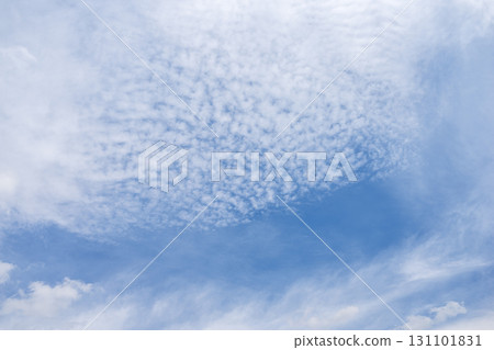 Autumn sky blue sky clear September material 131101831