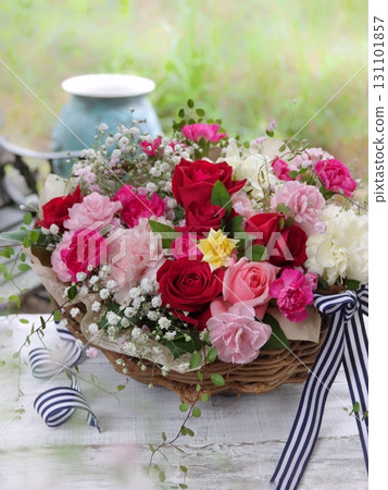 玫瑰和康乃馨的安排 131101857