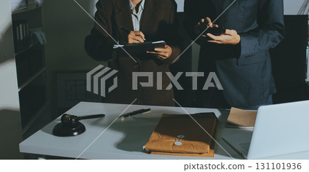 Lawyer explained to the client about the law that must be brought against the court case. 131101936